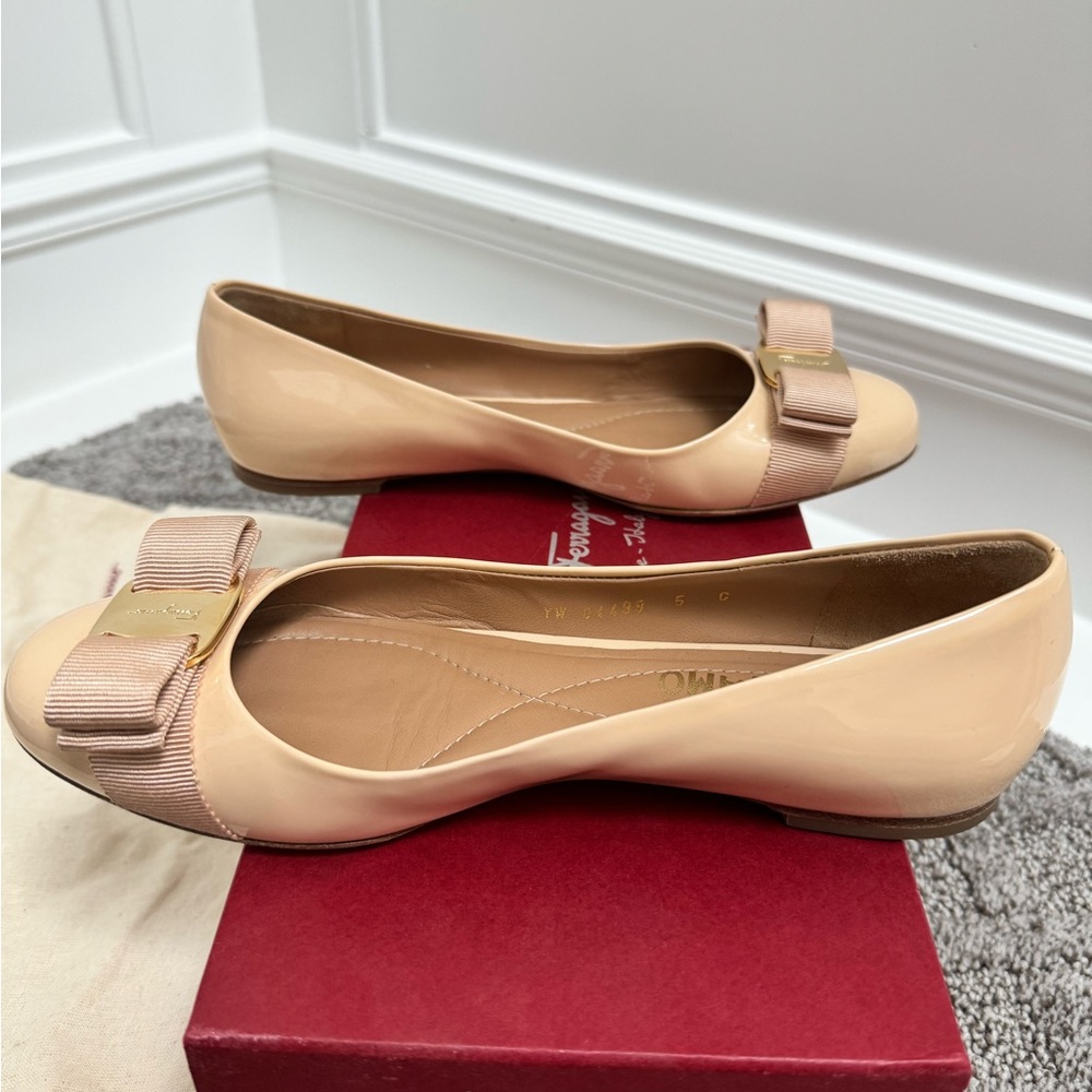Salvatore Ferragamo Varina Ballet Flats Size 5 Nude Patent Leather - Picture 5 of 6